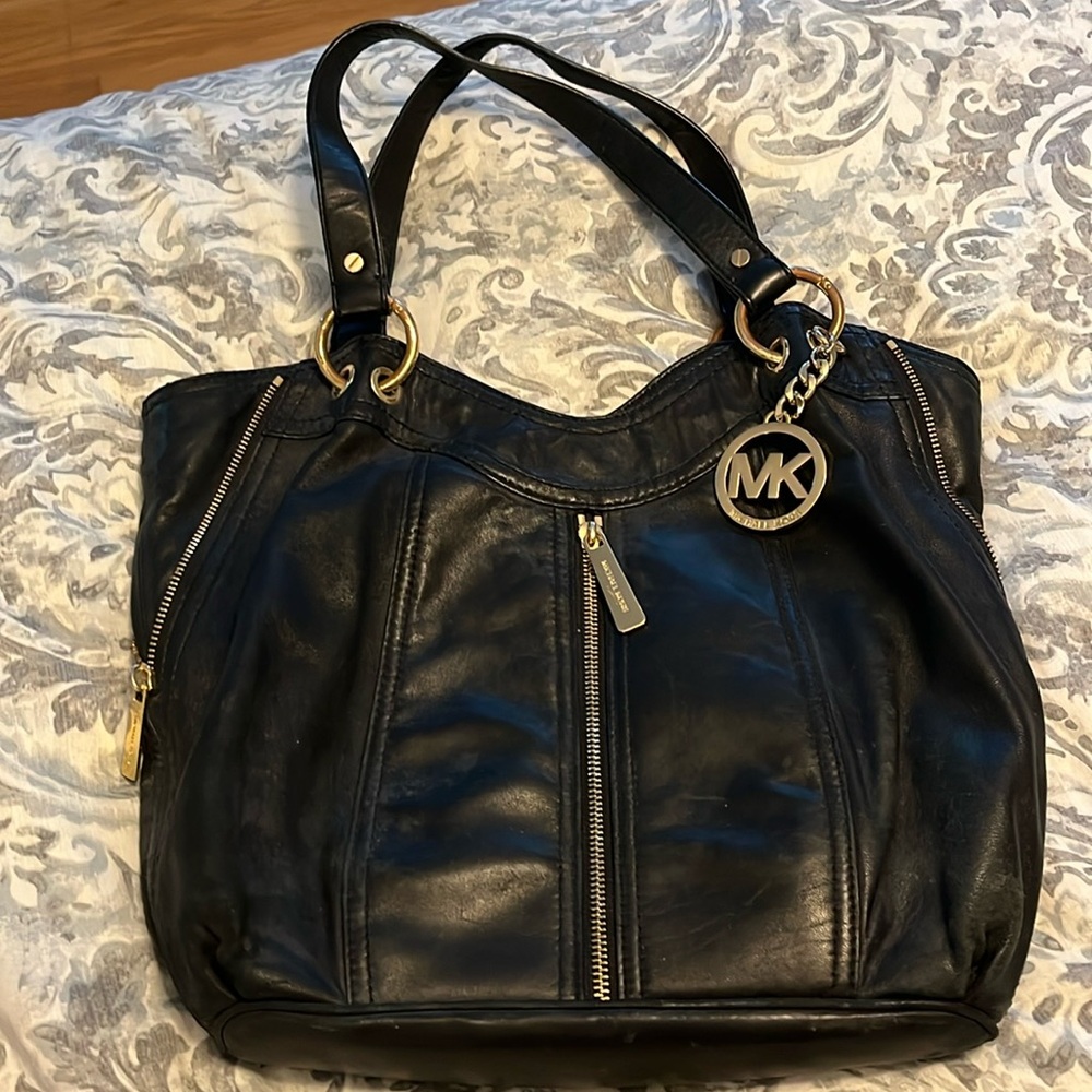 Black Micheal Kors zipper front shoulder bag